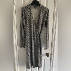 Banana Republic Silk Knit Black And White Wrap Dress. Size Small